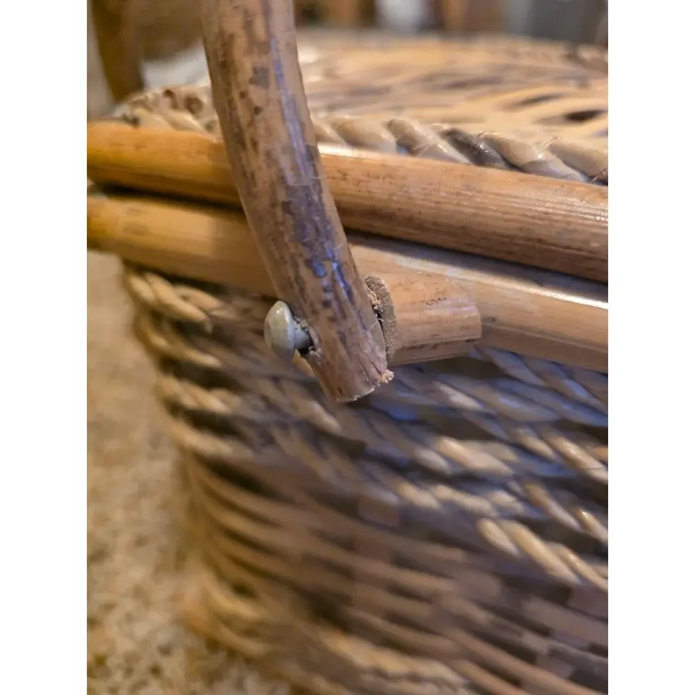 VTG Made in Philippines Heart-Shaped Hard Sided Wicker Picnic Basket Handles